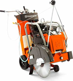 Резчик швов HUSQVARNA FS-524 в прокат в Смоленске. У нас лучшая цена за сутки! Возможность взять в аренду с выгодной скидкой до 40% при экспресс доставке 24/7. И помните, ночью стоимость еще дешевле на 30%! #арендапрокат #виброплита #выгодно